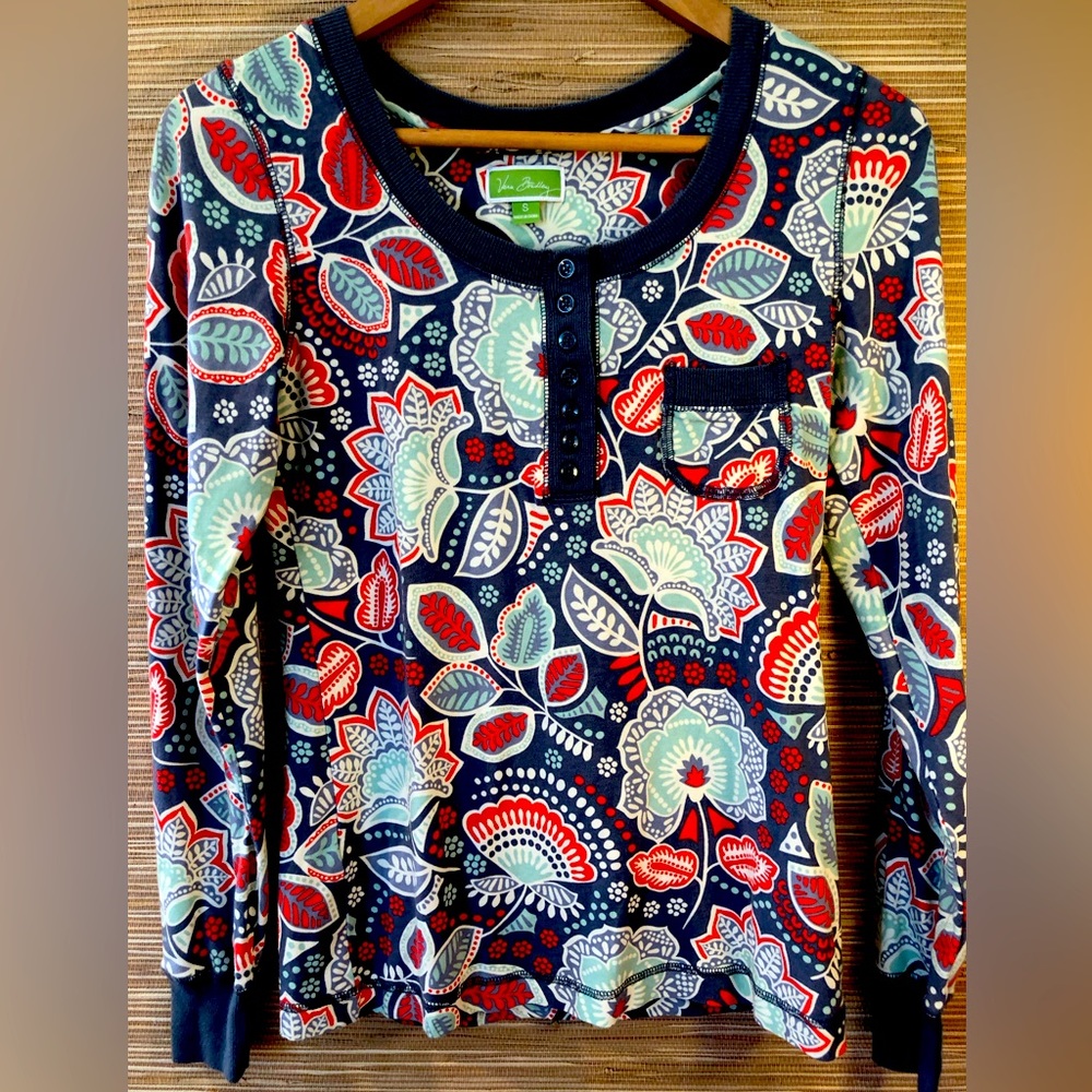 VERA BRADLEY szS floral Henley tee Beautiful colors and looks brand new